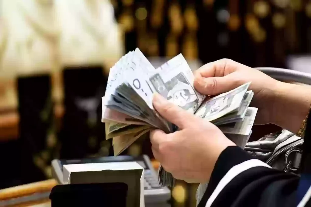 تحويل رواتب المتقاعدين إلى البنوك السعودية: خطوة نحو الاستقرار المالي
